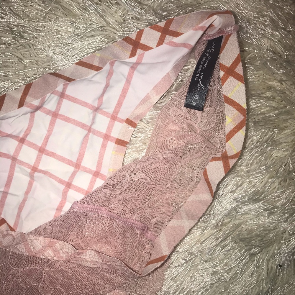 Urban Outfitters Lace Seamless Panties - Picture 3 of 4